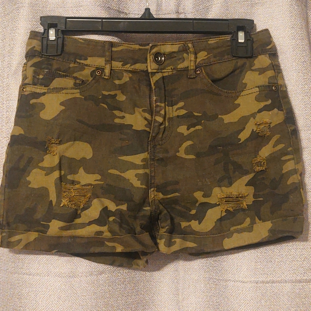 Elite Jeans Distressed Camo Shorts Sz 5/6